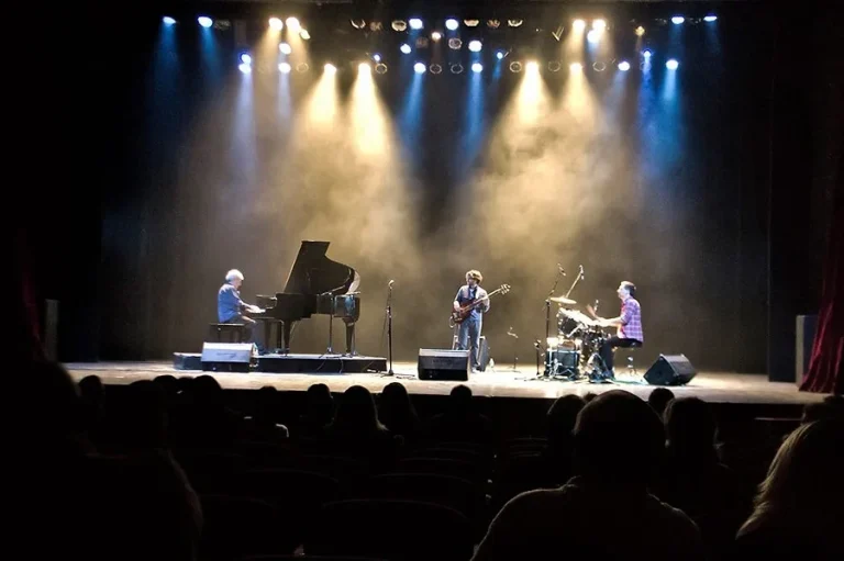 LATIN JAZZ TRIO — Mario Parmisano